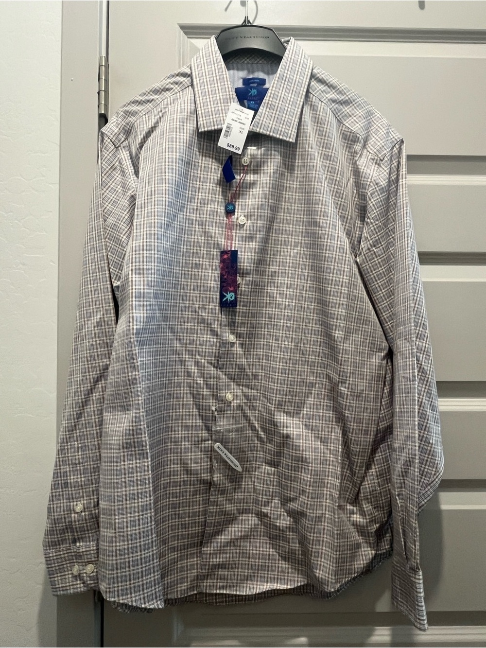 Lot of 5 Men's Long Sleeve Button Down Dress Shirts XL / L (Includes NWT)